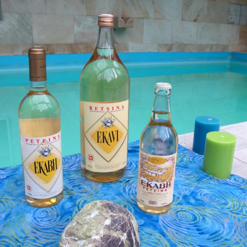 Bílá retsina EKAVI RETSINA WINE WHITE 0,5 l